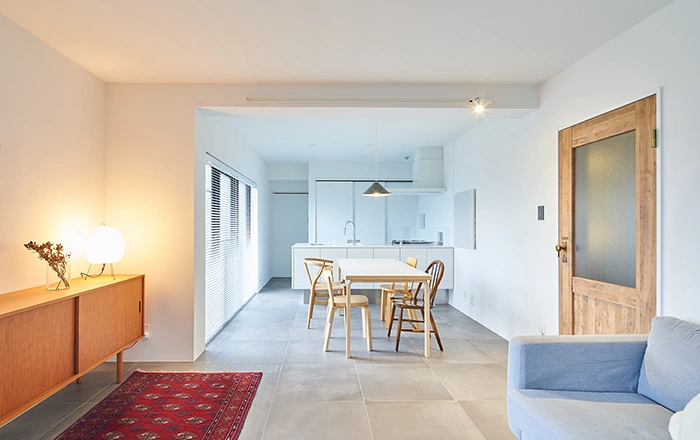 ダイニングテーブルのある家族で住めそうな賃貸部屋の写真